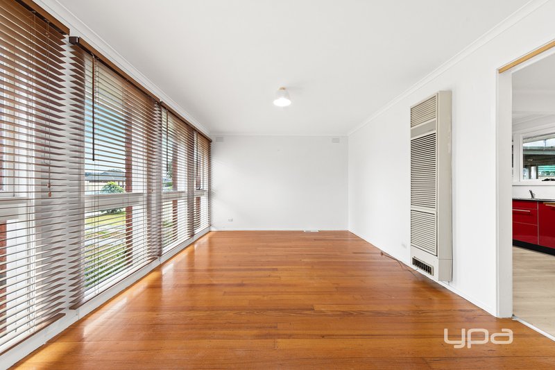 Photo - 4 Ambon Avenue, Deer Park VIC 3023 - Image 3