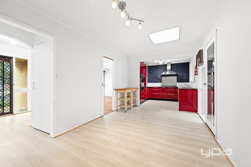 Photo - 4 Ambon Avenue, Deer Park VIC 3023 - Image 4