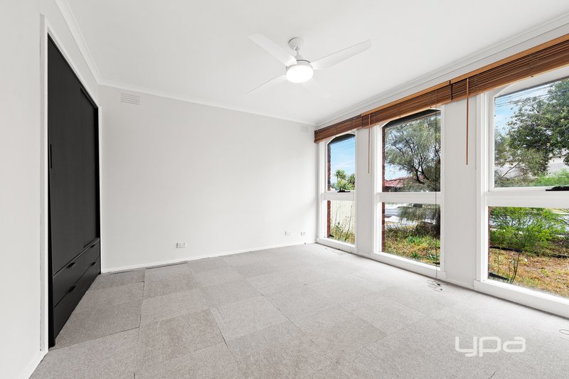 Photo - 4 Ambon Avenue, Deer Park VIC 3023 - Image 7