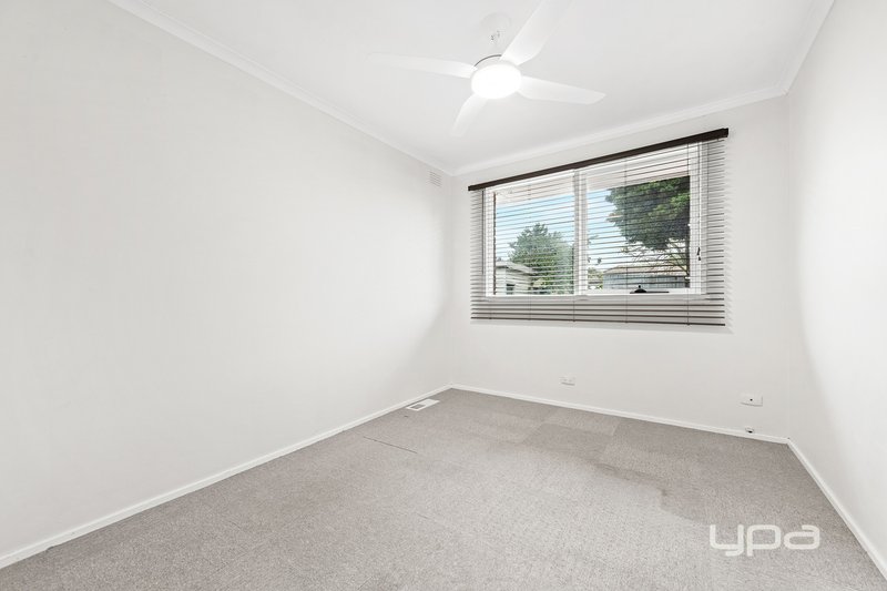 Photo - 4 Ambon Avenue, Deer Park VIC 3023 - Image 9