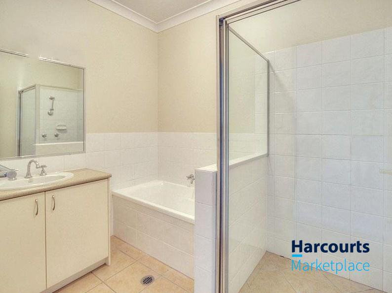 Photo - 4 Ambrose Drive, Augustine Heights QLD 4300 - Image 10