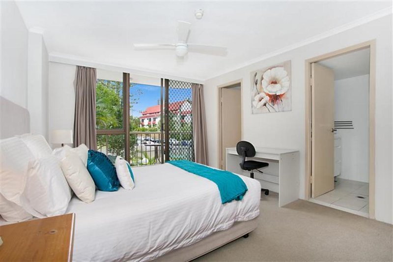 Photo - 4 'Anacapri' 43 Enderley Avenue, Surfers Paradise QLD 4217 - Image 3