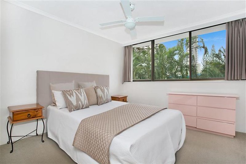 Photo - 4 'Anacapri' 43 Enderley Avenue, Surfers Paradise QLD 4217 - Image 4