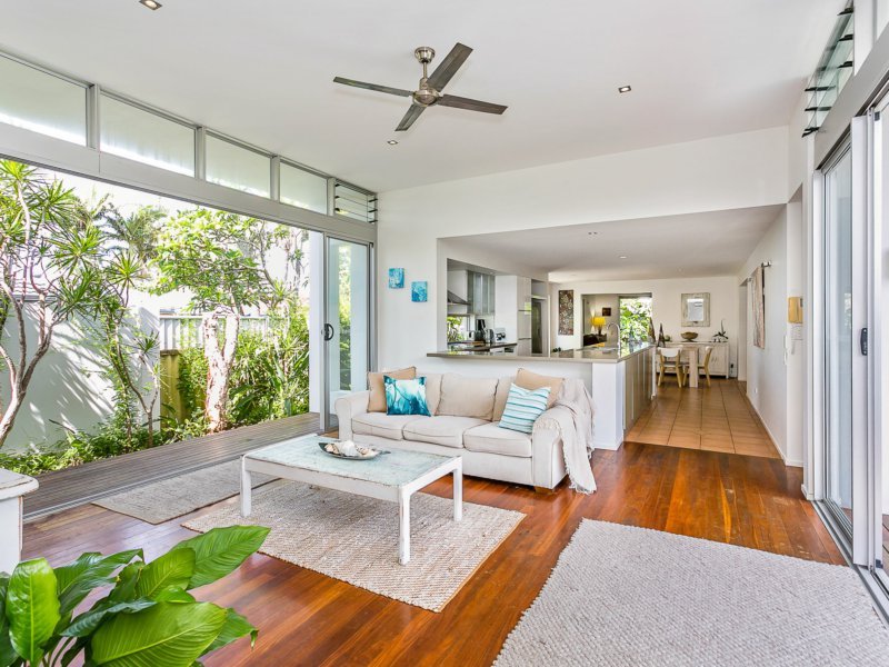 Photo - 4 Anchor Court, Mermaid Waters QLD 4218 - Image 3