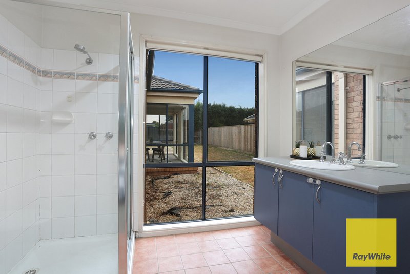 Photo - 4 Ancona Court, Point Cook VIC 3030 - Image 6