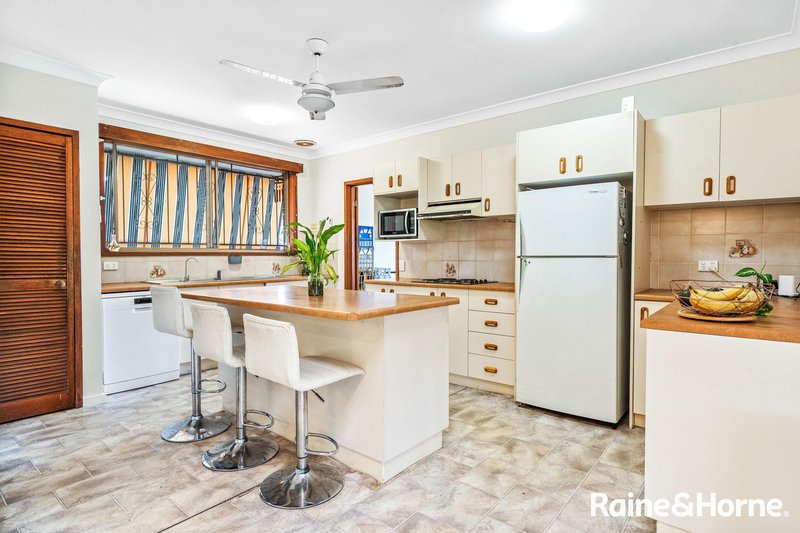 Photo - 4 Aneto Street, Riverhills QLD 4074 - Image 8