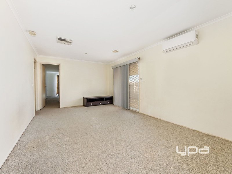 Photo - 4 Angelique Grove, Albanvale VIC 3021 - Image 5