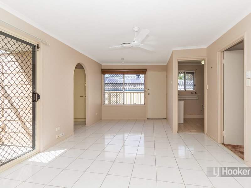 Photo - 4 Antlia Street, Regents Park QLD 4118 - Image 2