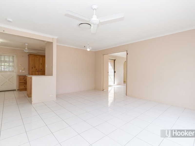 Photo - 4 Antlia Street, Regents Park QLD 4118 - Image 4