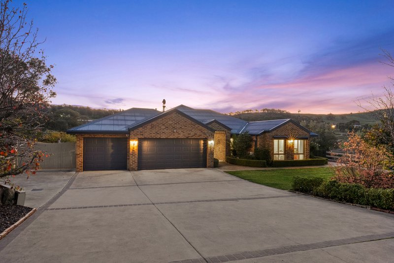 Photo - 4 Arena Place, Royalla NSW 2620 - Image 2