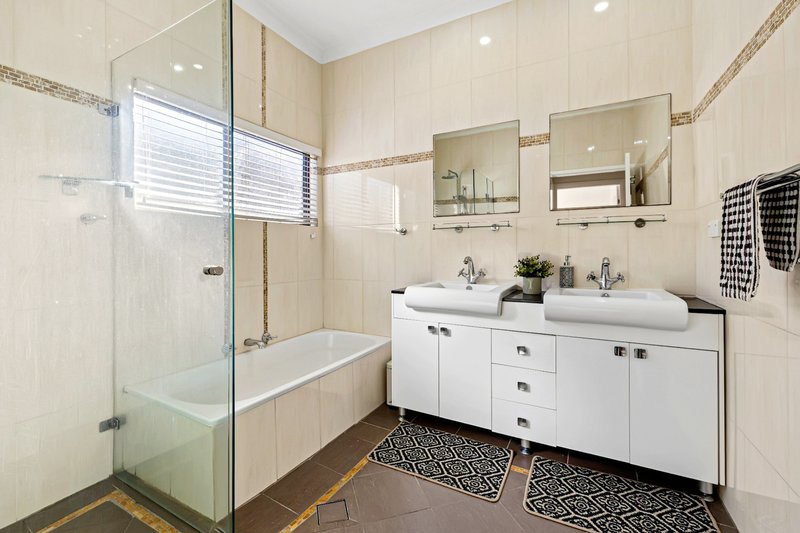 Photo - 4 Arlewis Street, Chester Hill NSW 2162 - Image 14