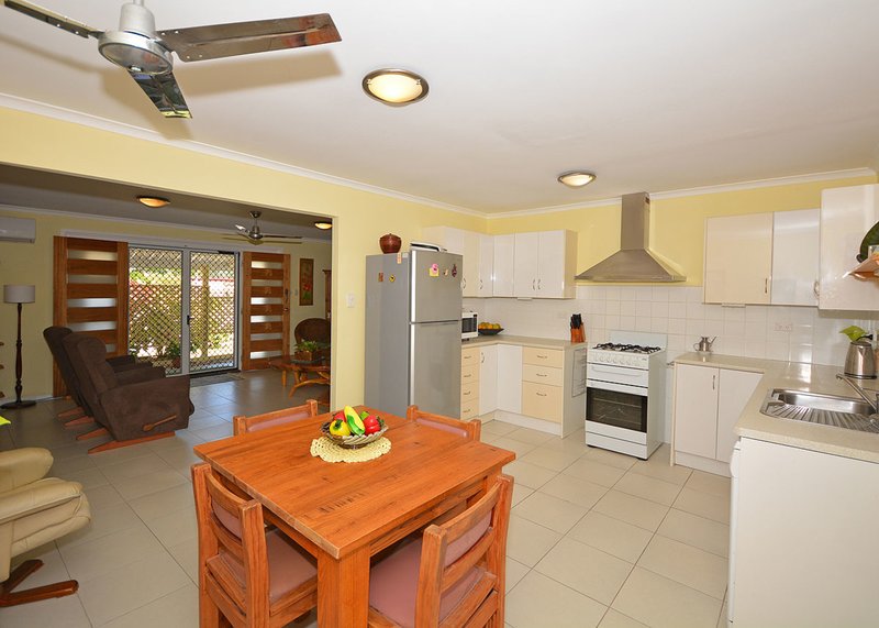 Photo - 4 Arthur Street, Urangan QLD 4655 - Image 12