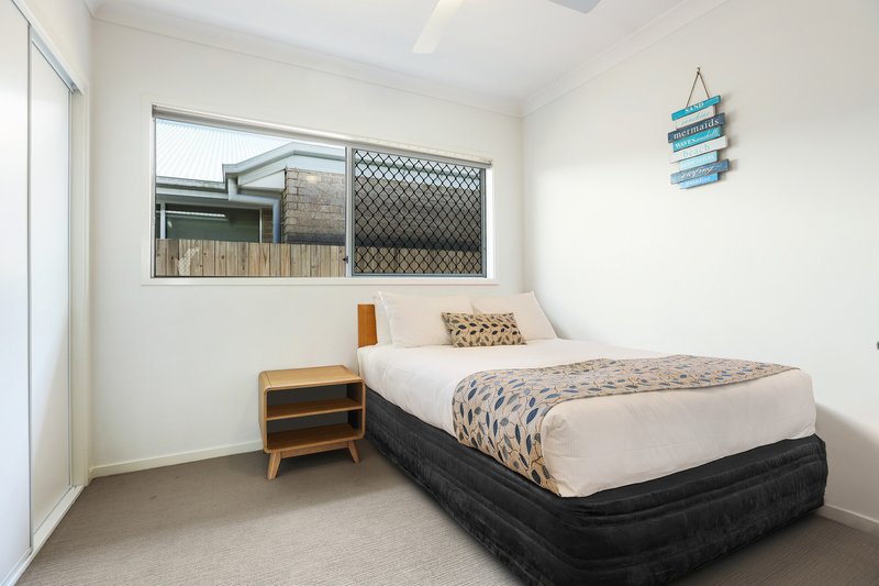 Photo - 4 Arundel Springs Avenue, Arundel QLD 4214 - Image 12