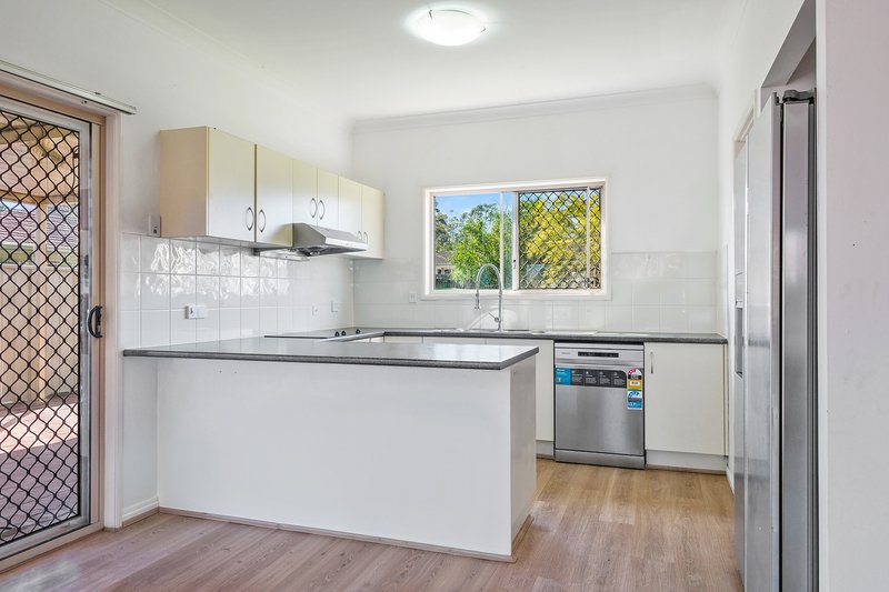Photo - 4 Arvin Close, Calamvale QLD 4116 - Image 4