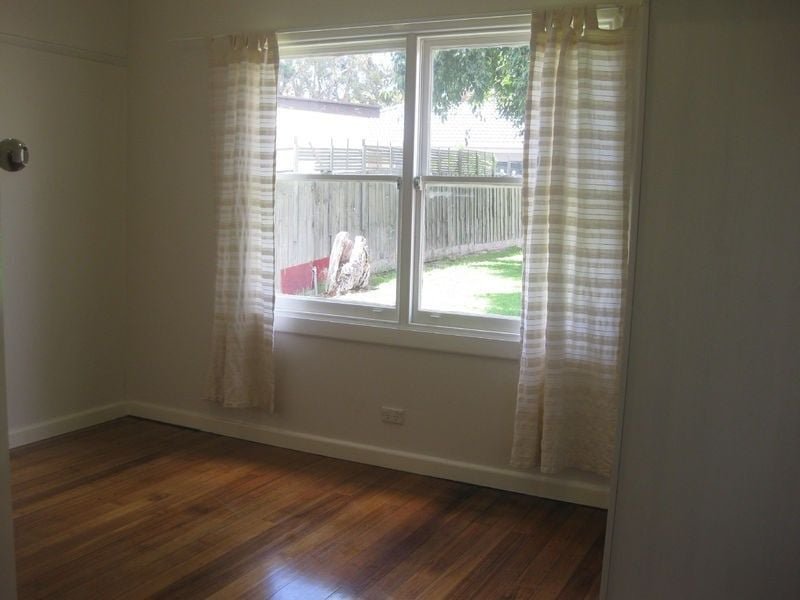 Photo - 4 Ashleigh Avenue, Frankston VIC 3199 - Image 6