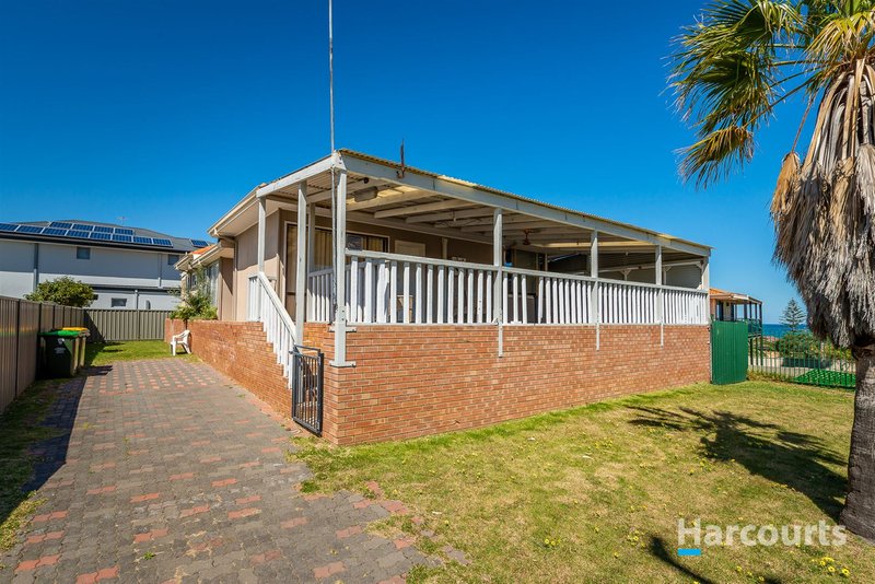 Photo - 4 Ashley Avenue, Quinns Rocks WA 6030 - Image 2