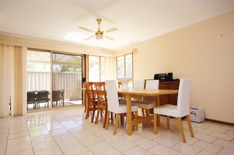 Photo - 4 Ashmore Place, Onkaparinga Hills SA 5163 - Image 5