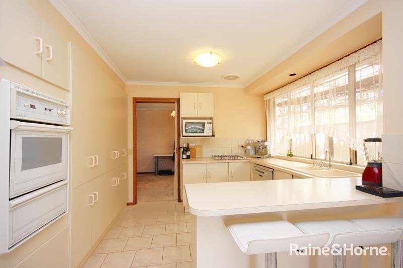 Photo - 4 Ashmore Place, Onkaparinga Hills SA 5163 - Image 4