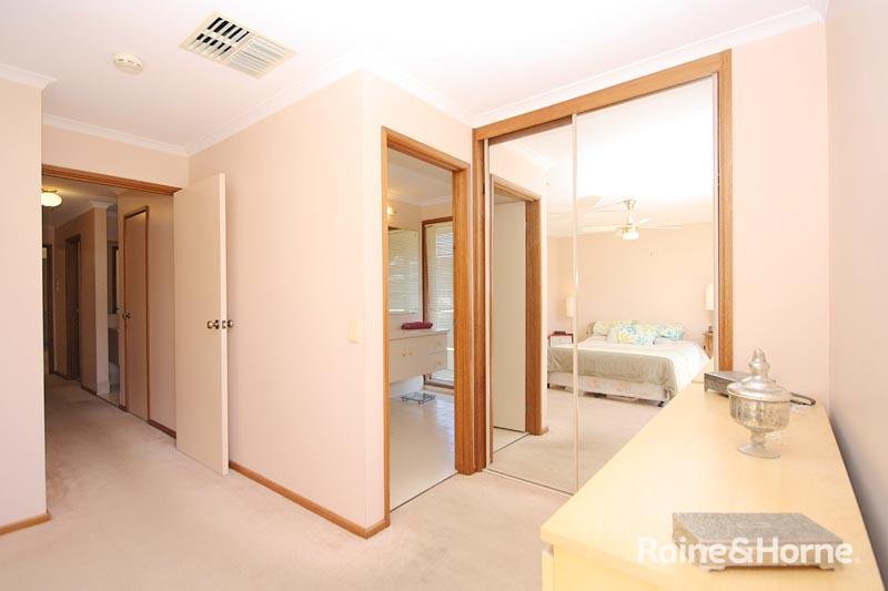 Photo - 4 Ashmore Place, Onkaparinga Hills SA 5163 - Image 7