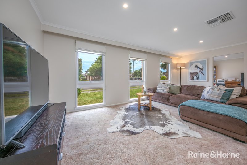 Photo - 4 Ashton Street, Sunbury VIC 3429 - Image 3