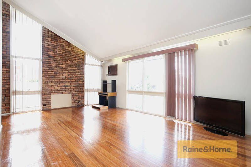 Photo - 4 Astor Place, Melton West VIC 3337 - Image 2