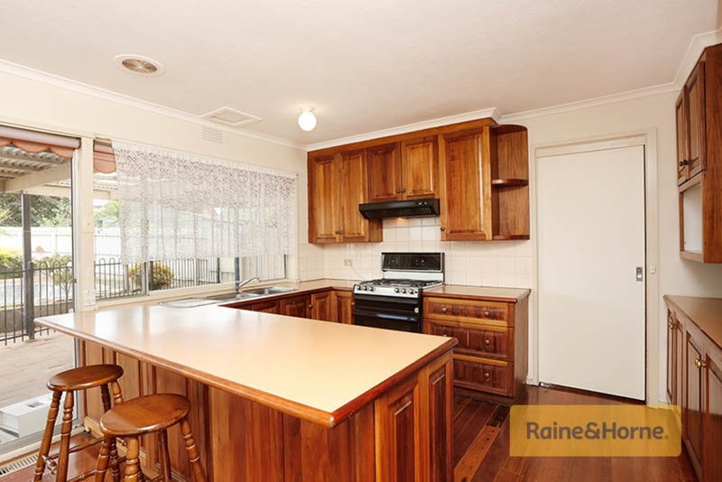 Photo - 4 Astor Place, Melton West VIC 3337 - Image 3