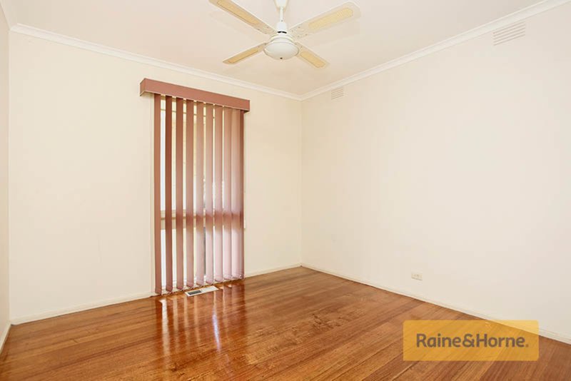 Photo - 4 Astor Place, Melton West VIC 3337 - Image 8