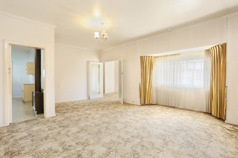 Photo - 4 Athalie Avenue, Parafield Gardens SA 5107 - Image 2