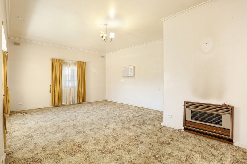 Photo - 4 Athalie Avenue, Parafield Gardens SA 5107 - Image 3