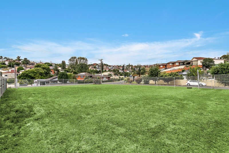 4 Auburn Parade, Cringila NSW 2502