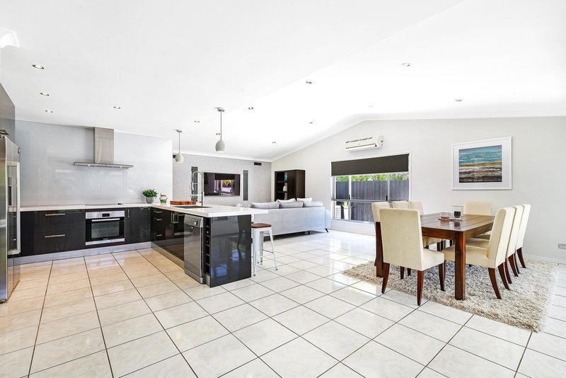 Photo - 4 Audrey Avenue, Helensvale QLD 4212 - Image 4