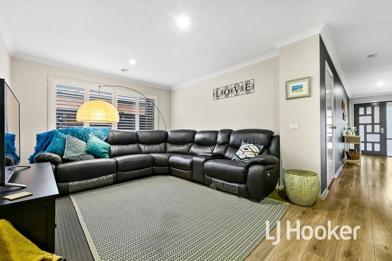 Photo - 4 Aura Street, Clyde North VIC 3978 - Image 4