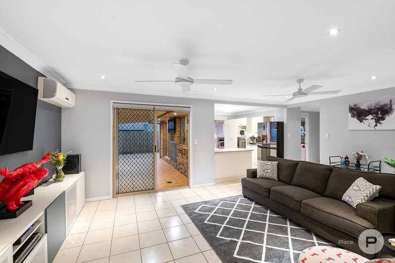 Photo - 4 Avandel Court, Eatons Hill QLD 4037 - Image 6