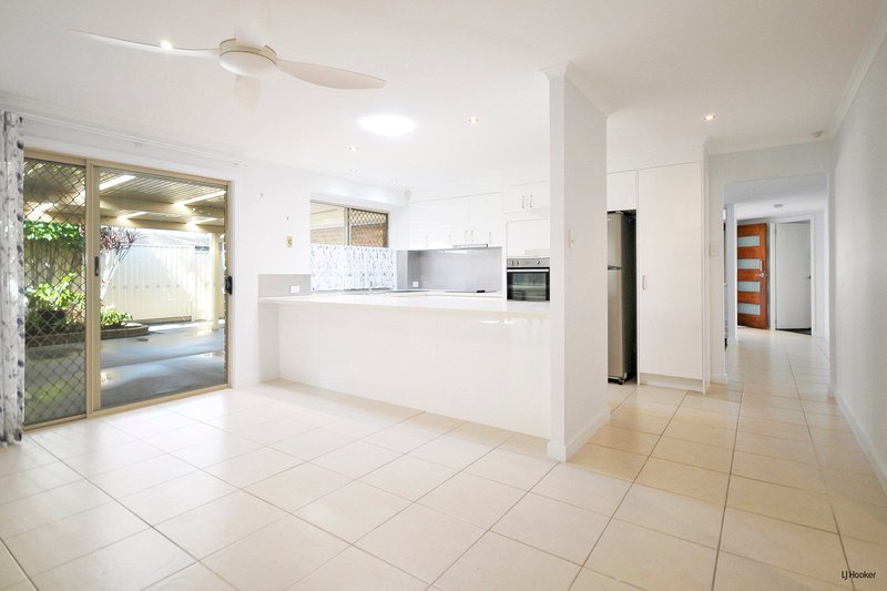 Photo - 4 Avocado Street, Elanora QLD 4221 - Image 6
