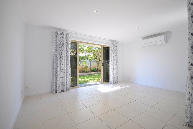 Photo - 4 Avocado Street, Elanora QLD 4221 - Image 8