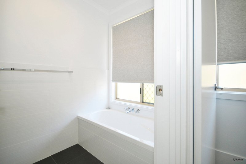 Photo - 4 Avocado Street, Elanora QLD 4221 - Image 14