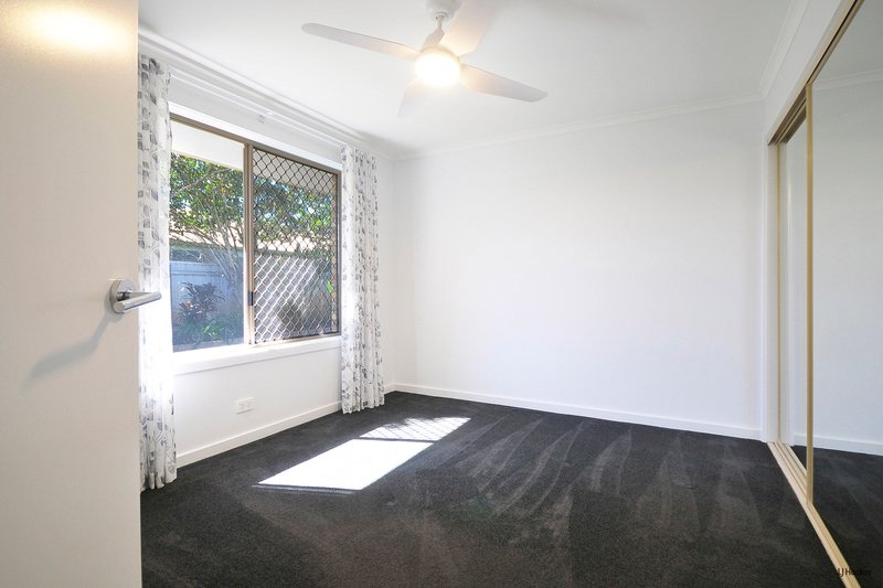 Photo - 4 Avocado Street, Elanora QLD 4221 - Image 16