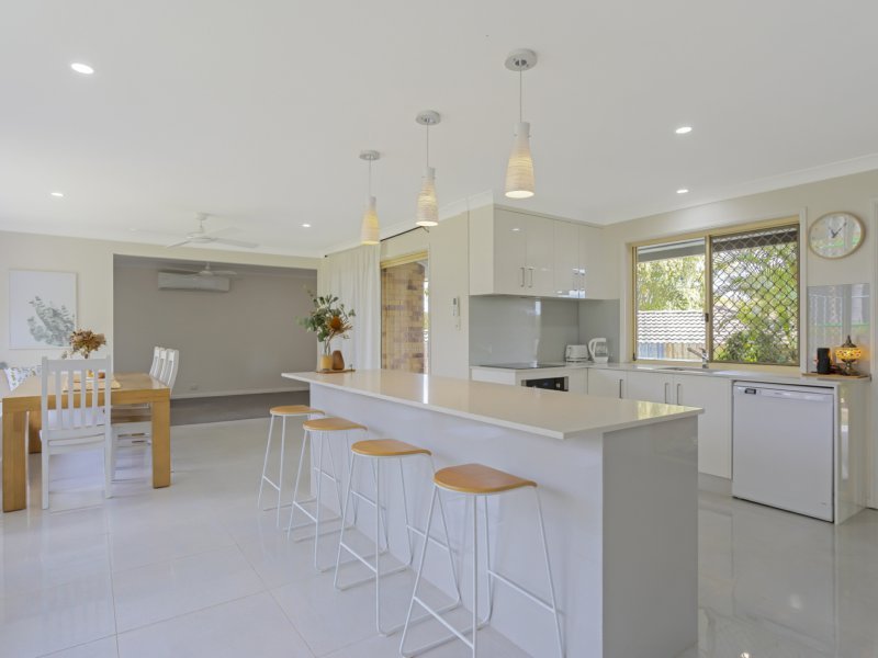 Photo - 4 Avonbury Court, Carrara QLD 4211 - Image 3