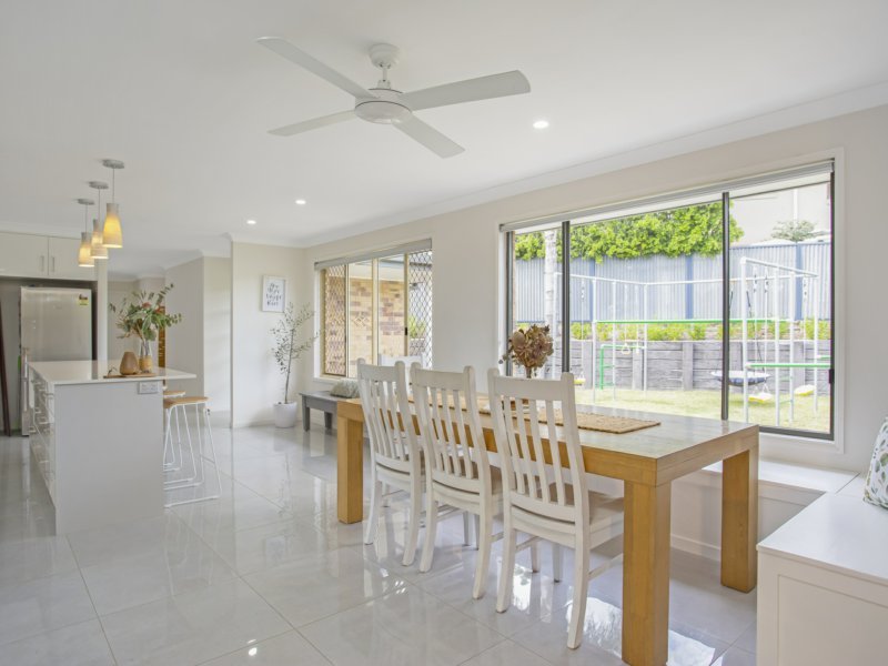 Photo - 4 Avonbury Court, Carrara QLD 4211 - Image 4