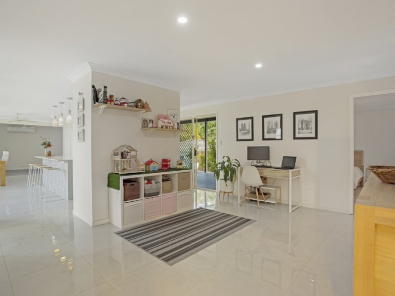 Photo - 4 Avonbury Court, Carrara QLD 4211 - Image 7