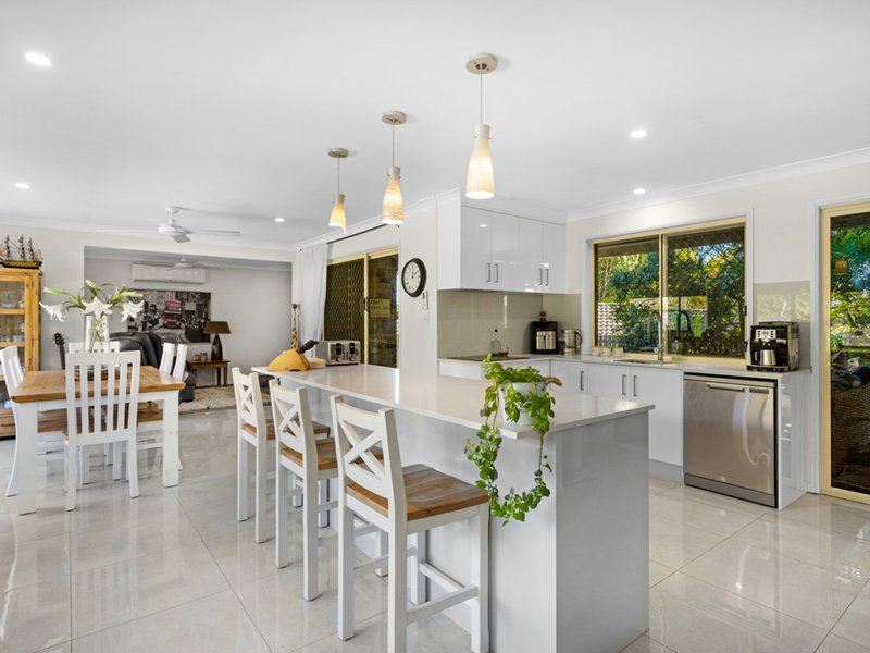 Photo - 4 Avonbury Court, Carrara QLD 4211 - Image 2