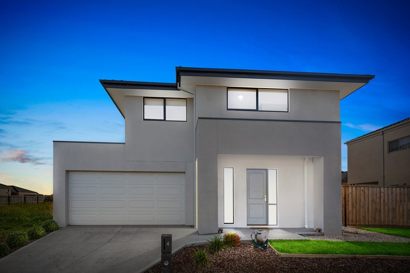 4 Aylesbury Terrace, Werribee VIC 3030