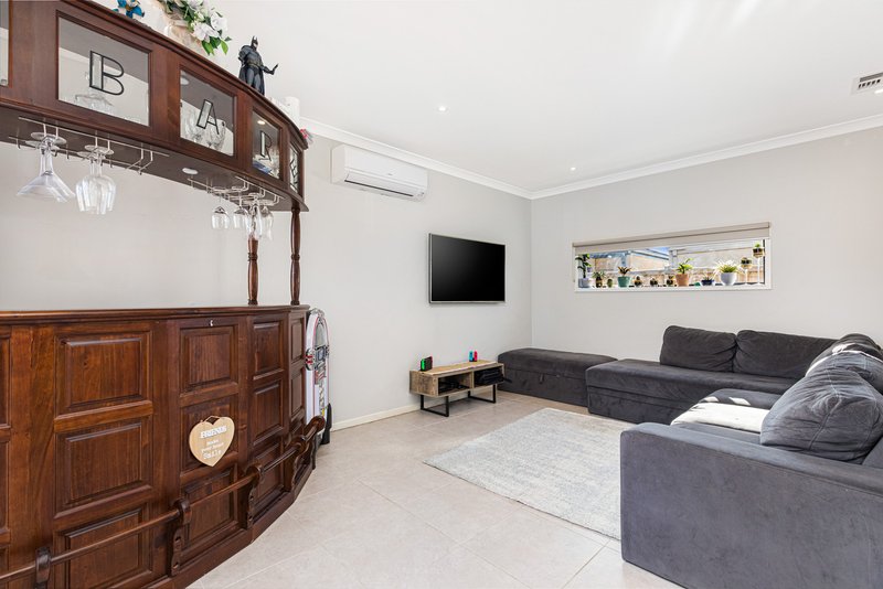 Photo - 4 Aylesbury Terrace, Werribee VIC 3030 - Image 4