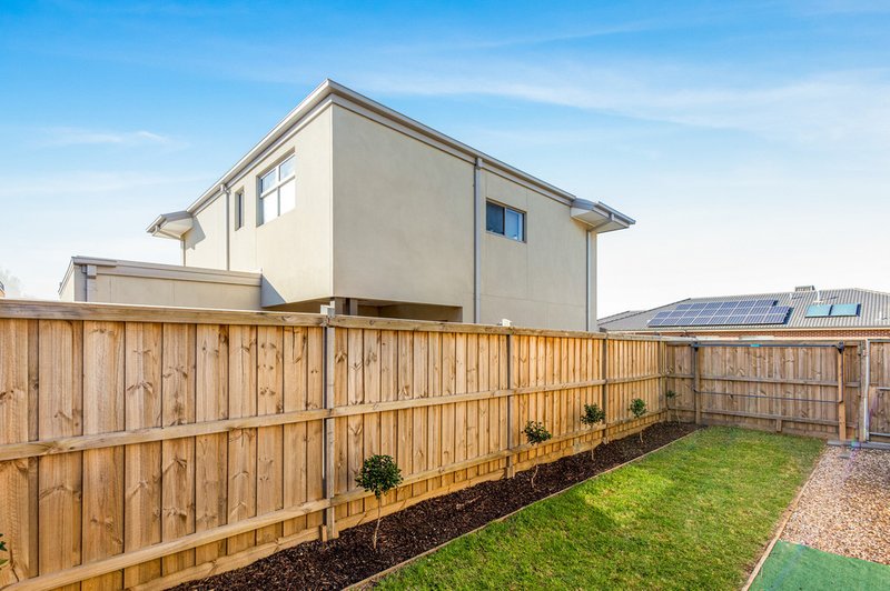 Photo - 4 Aylesbury Terrace, Werribee VIC 3030 - Image 9