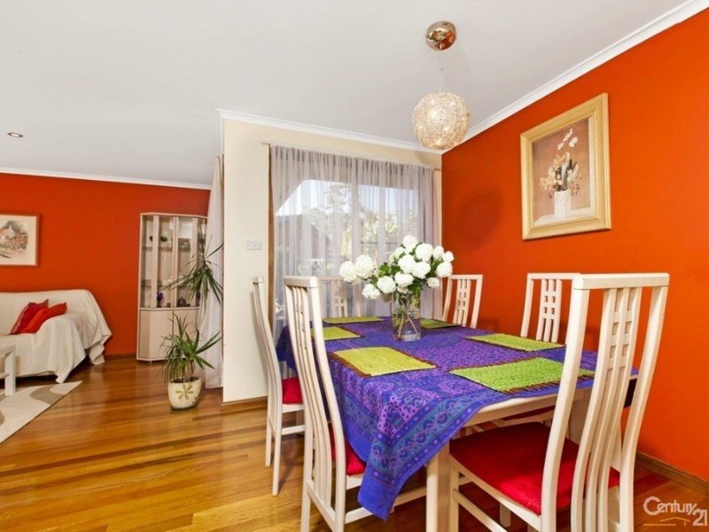 Photo - 4 Baguette Close, Casula NSW 2170 - Image 5