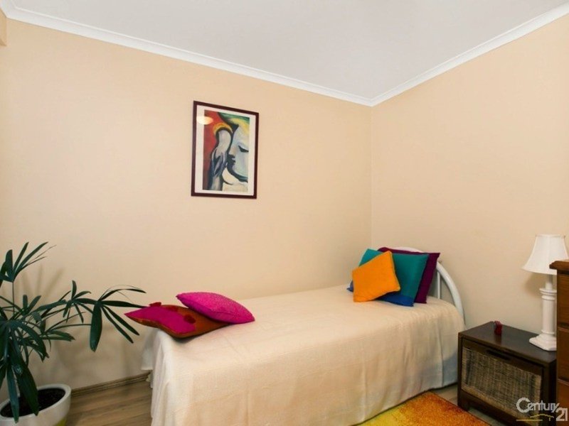 Photo - 4 Baguette Close, Casula NSW 2170 - Image 10