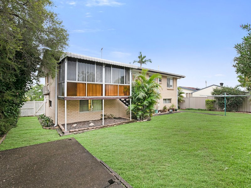 Photo - 4 Balamara Street, Mansfield QLD 4122 - Image 16