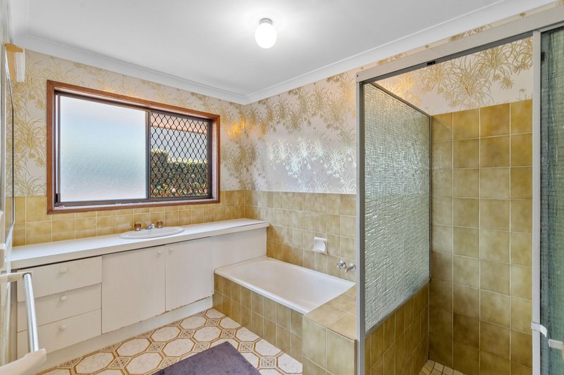 Photo - 4 Balmoral Avenue, Sorrento QLD 4217 - Image 7