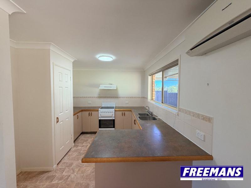 Photo - 4 Banksia Drive, Kingaroy QLD 4610 - Image 10