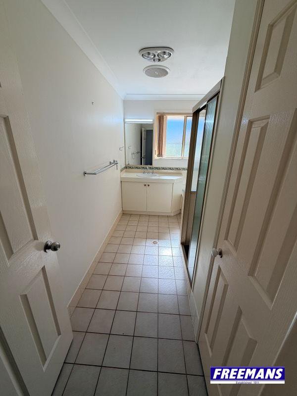 Photo - 4 Banksia Drive, Kingaroy QLD 4610 - Image 14